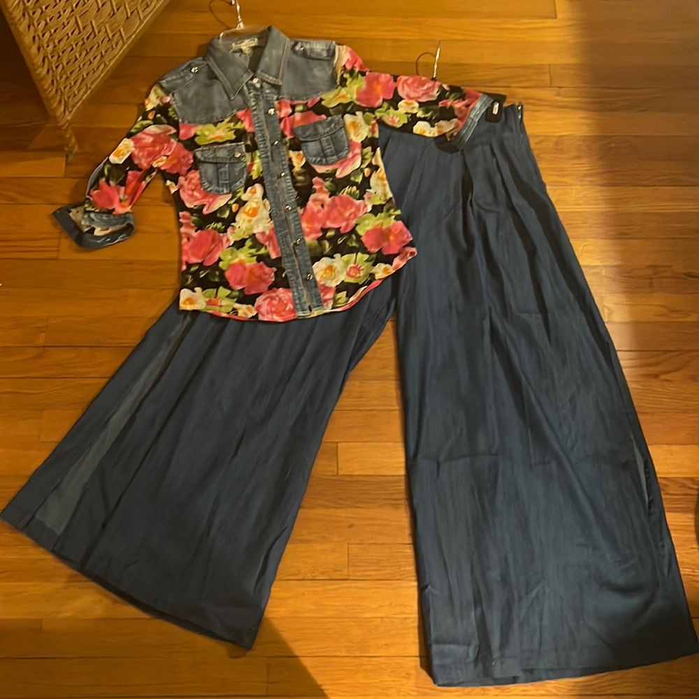 Flowered top and denim pants